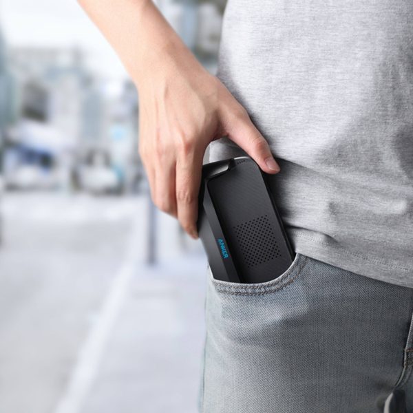 PowerCore Play 6700 Portable Gaming Phone Charger with Handshake Grip-8